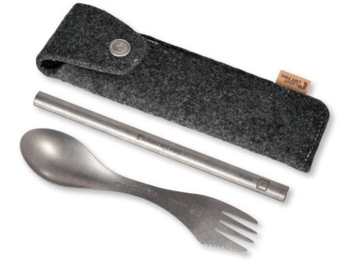 Niezbędnik tytanowy Light My Fire Spork Titanium ze słomką w etui merino