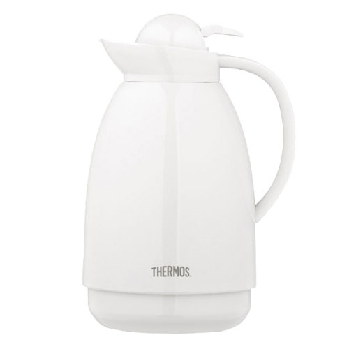 Biały termos stołowy Thermos Traditional o pojemności 1 litra z izolowanym próżniowo szklanym wkładem. Klasyczny design dzbanka z ergonomicznym uchwytem i logotypem marki Thermos.
