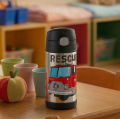 Thermos napojowy dla dzieci 355 ml - przykład użycia - wóz strażacki 12001F