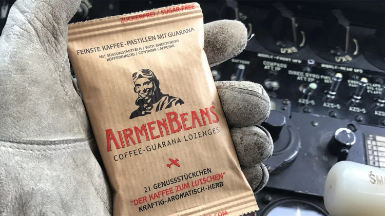 Pastylki AirmenBeans z guaraną w kabinie pilota – szybka dawka energii