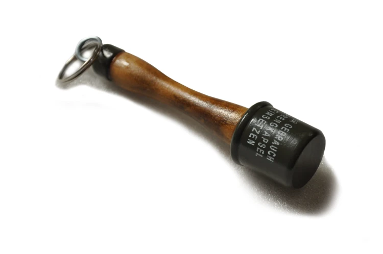 Brelok do kluczy - granat Stielhandgranate 24, dł. 12 cm